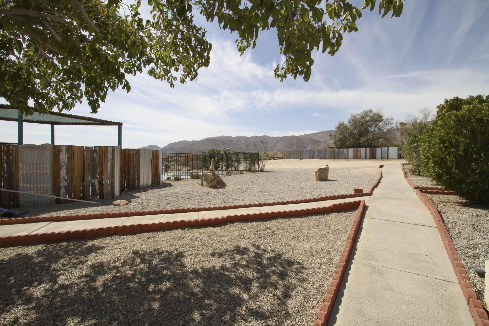 Harmony Motel Twentynine Palms Bagian luar foto
